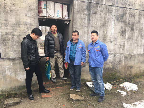 kaiyun开云官方网站党支部看望困难群众 kaiyun开云官方网站党支部看望困难群众